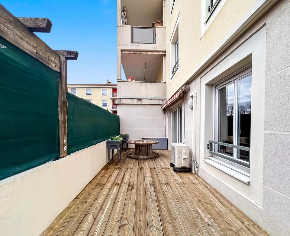 Appartement Avec Grande Terrasse Proche du Centre Apartment in Auvergne-Rhône-Alpes