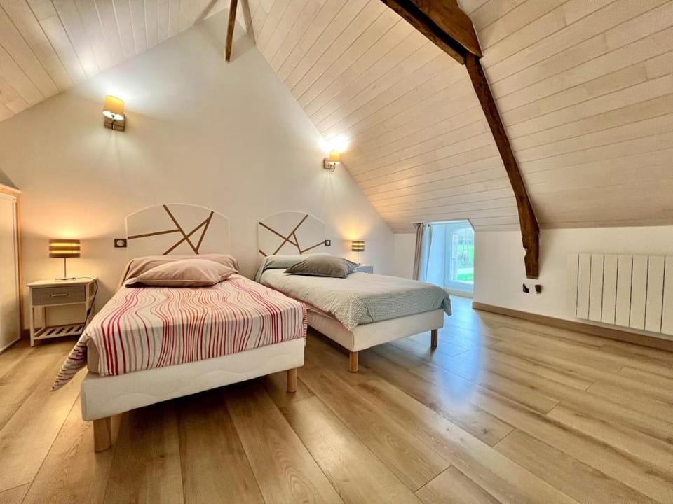 Bed, Photo of the whole room, Bedroom, internet