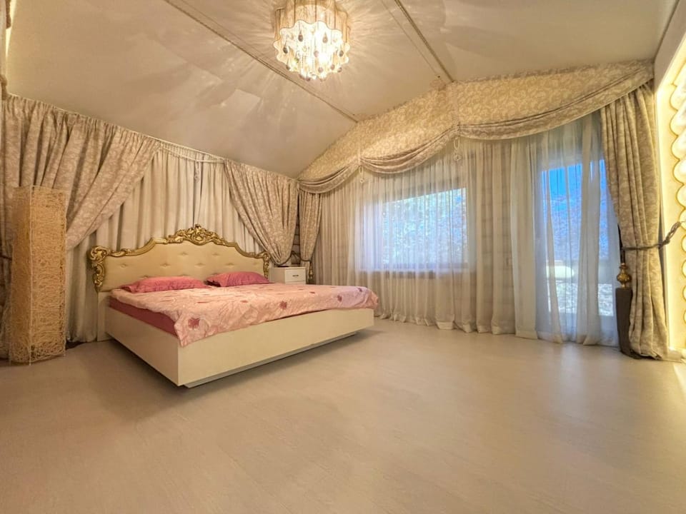 Вілла з басейном Villa in Dnipropetrovsk Oblast
