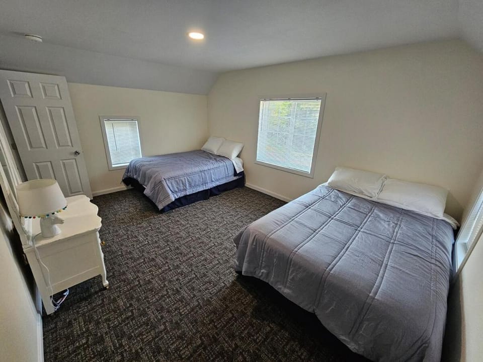 Moores Crystal Mountain Retreat House in Thompsonville