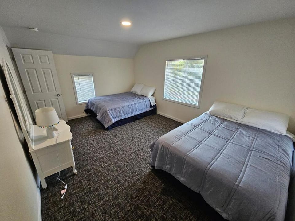 Moores Crystal Mountain Retreat House in Thompsonville