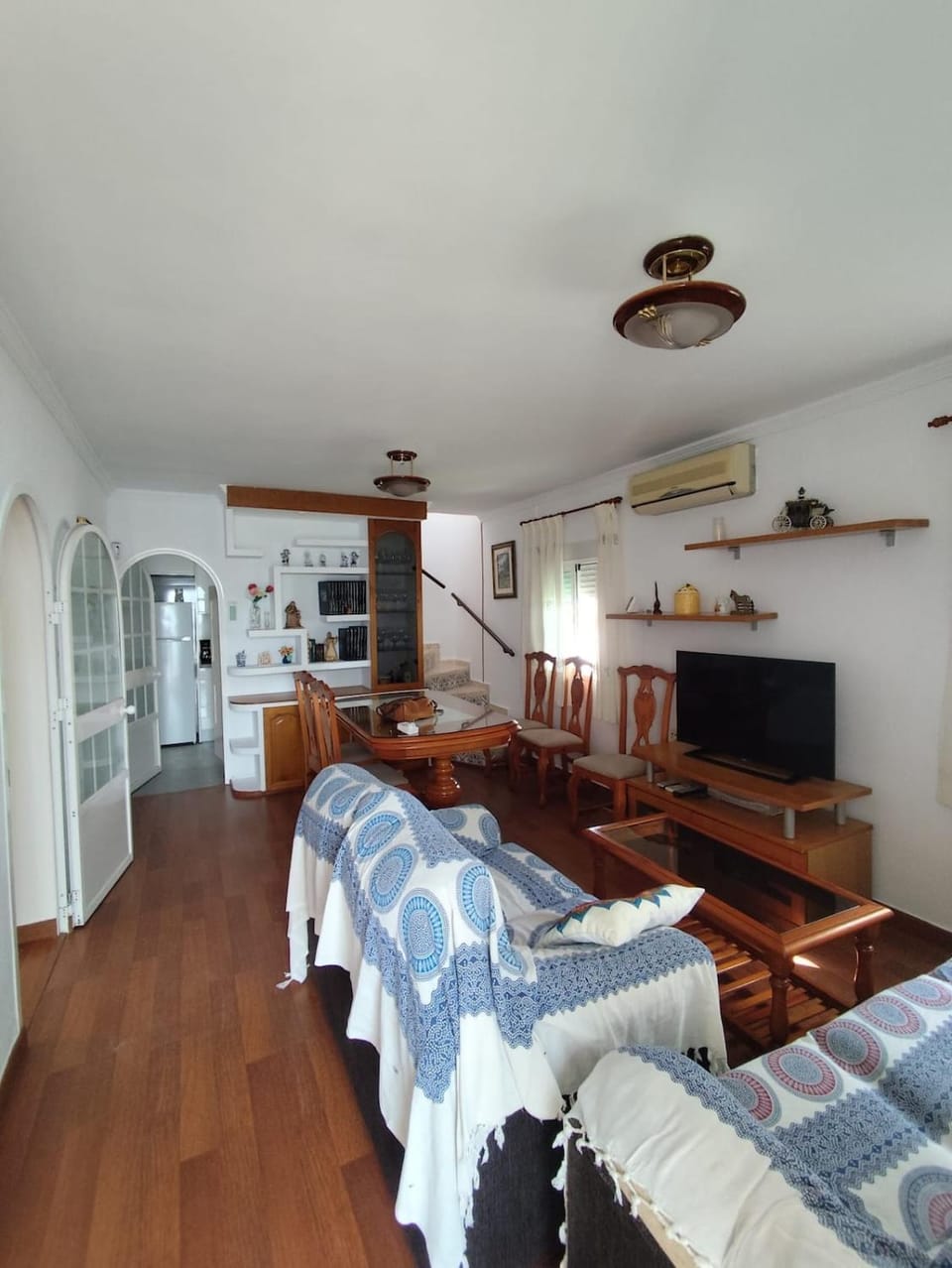 Communal lounge/ TV room, Bed, TV and multimedia, Kitchen or kitchenette, Living room, Photo of the whole room, Seating area, Evening entertainment, Bedroom, air conditioner