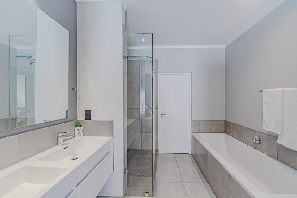 Two - Bedroom Comfort in the Heart of Pretoria, the Jacaranda City Apartment in Pretoria