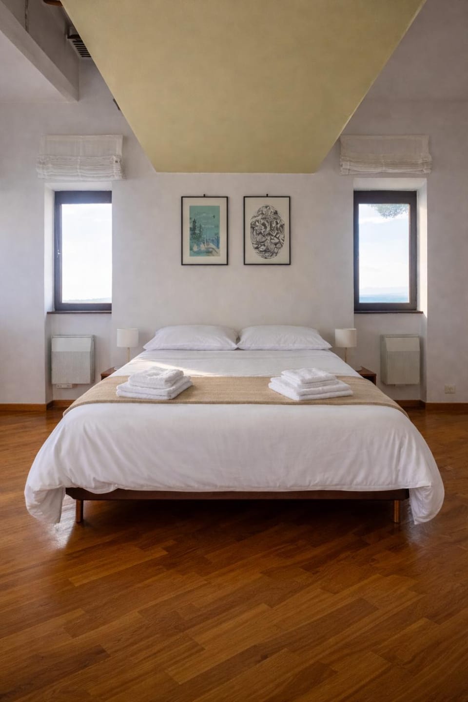 Bed, Living room