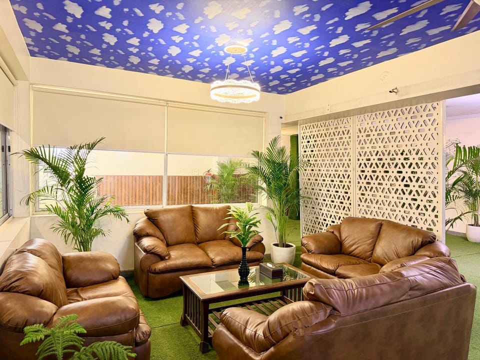 Hotel Oxygen La Vida-Noida Sector 18 Hotel in Noida