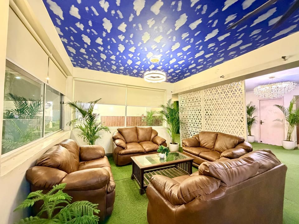 Hotel Oxygen La Vida-Noida Sector 18 Hotel in Noida