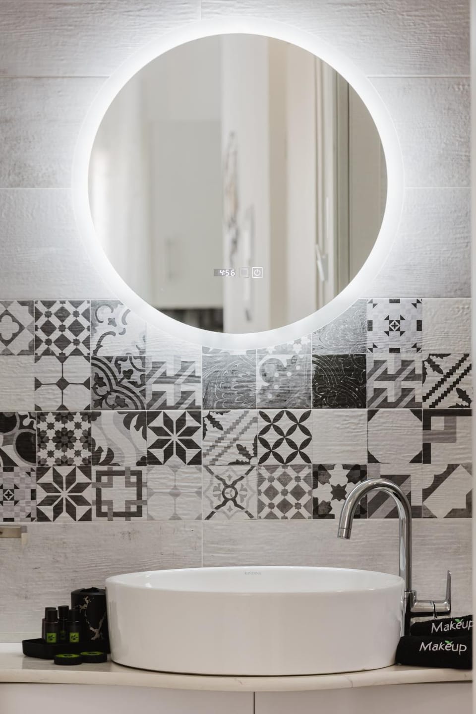 Shower, Toilet, Bathroom, locker, towels