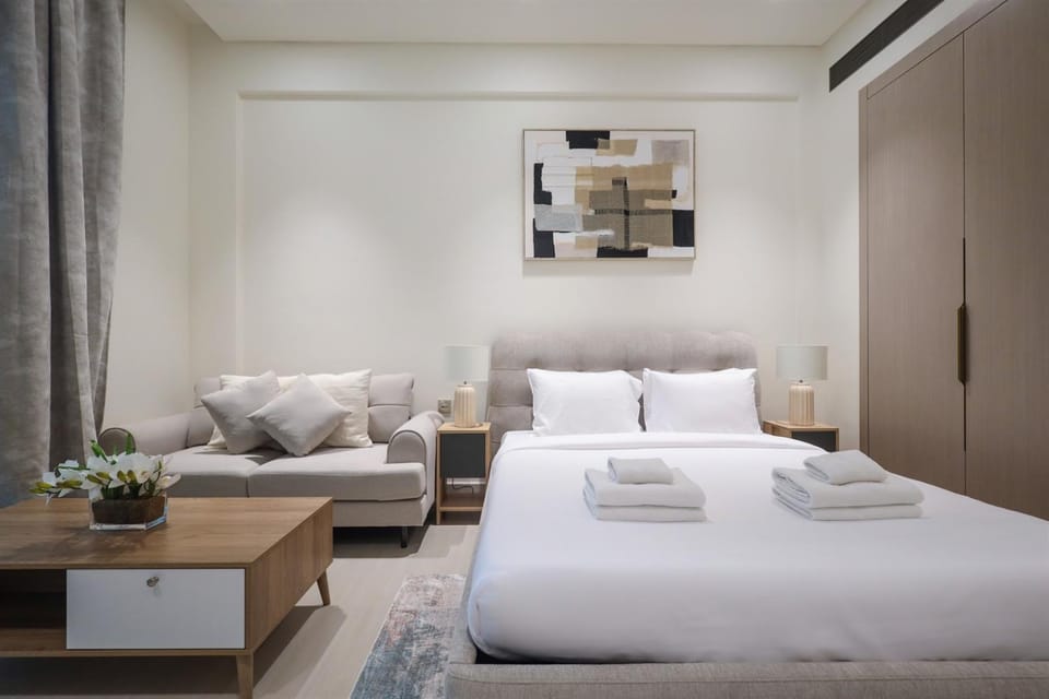 Elite LUX Holiday Homes - Stylish JVC Studio at Binghatti Aurora, Dubai Apartment in Dubai
