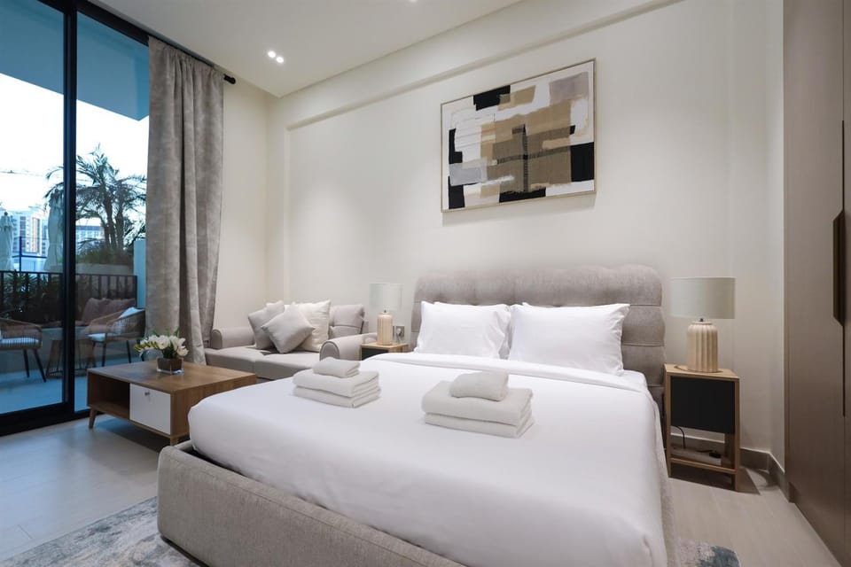 Elite LUX Holiday Homes - Stylish JVC Studio at Binghatti Aurora, Dubai Apartment in Dubai