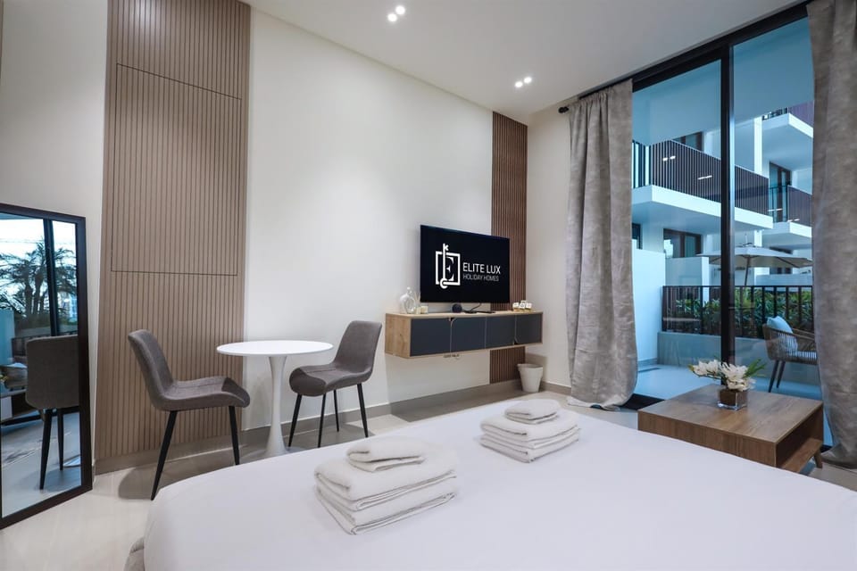 Elite LUX Holiday Homes - Stylish JVC Studio at Binghatti Aurora, Dubai Apartment in Dubai