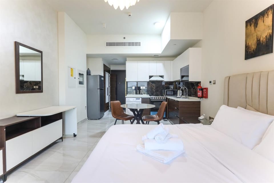 Elite LUX Holiday Homes - Stylish Studio at Jewelz by Danube, Dubai Apartment in Dubai