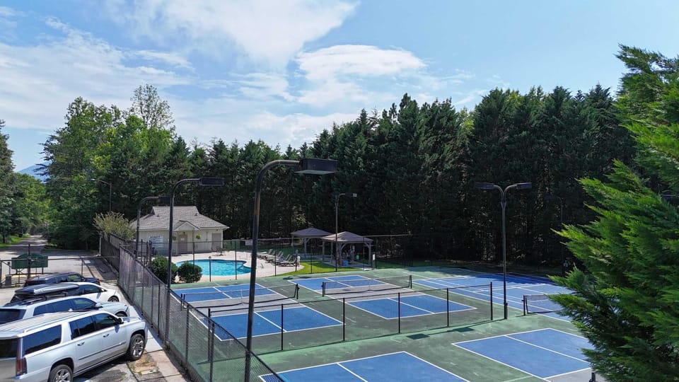 Upscale Alpine Golf Retreat Hot Tub & Game Room House in Helen