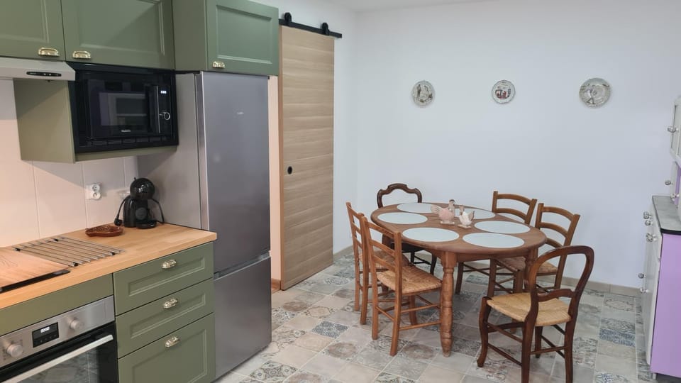 Dining area, kitchen
