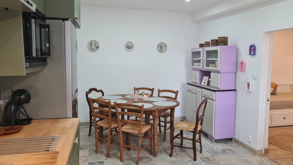 Dining area, kitchen
