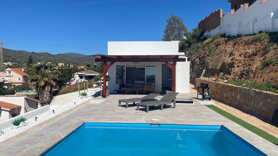 Property building, Patio, Pool view, Swimming pool, Swimming pool, sunbed