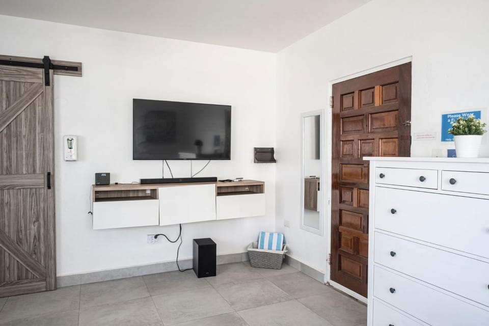 Communal lounge/ TV room, TV and multimedia