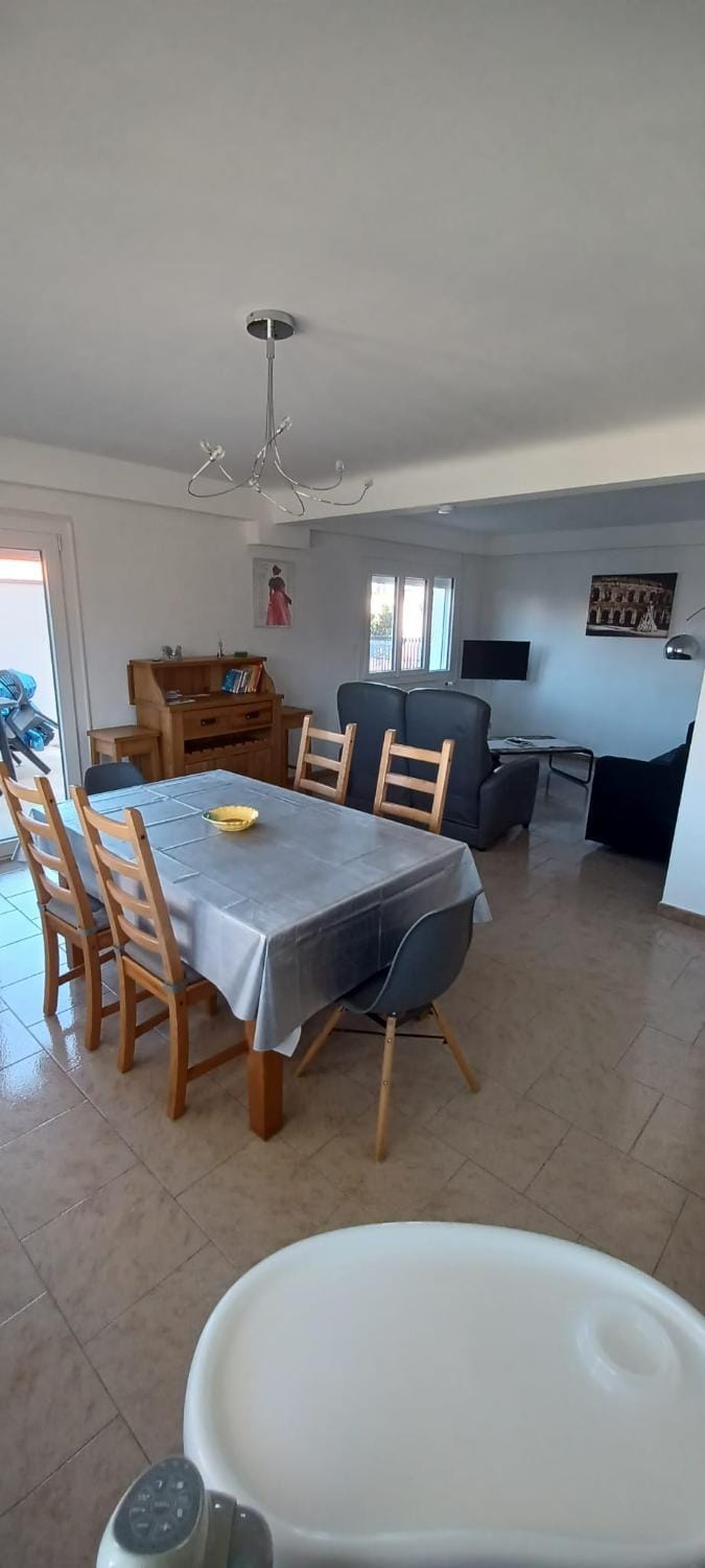 Seating area, Dining area