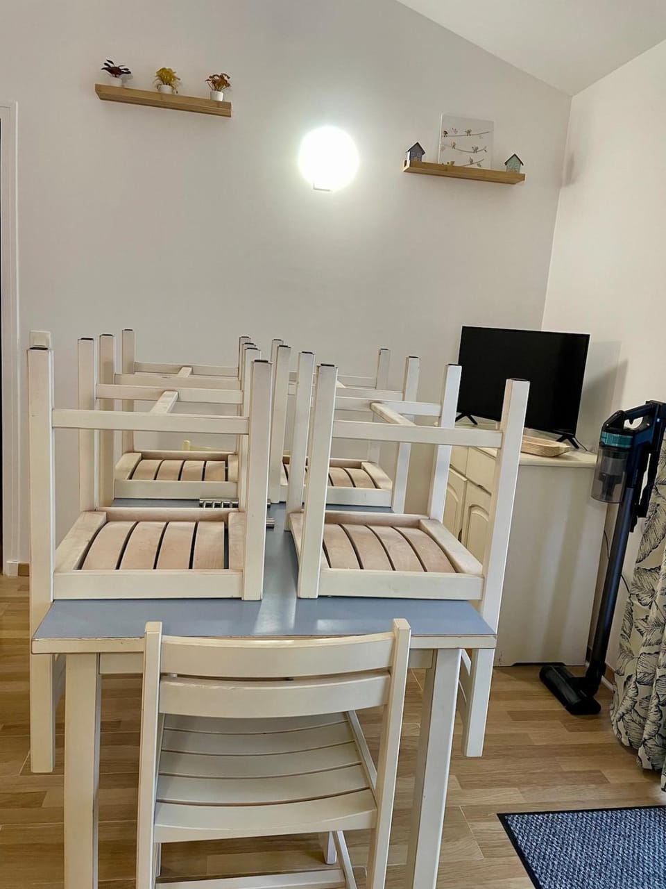 Seating area, Dining area