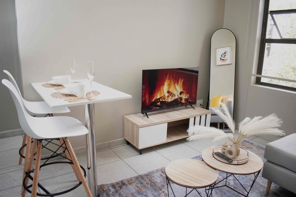 Luxury Rosebank Apartment walk to mall & Gautrain station Apartment in Johannesburg