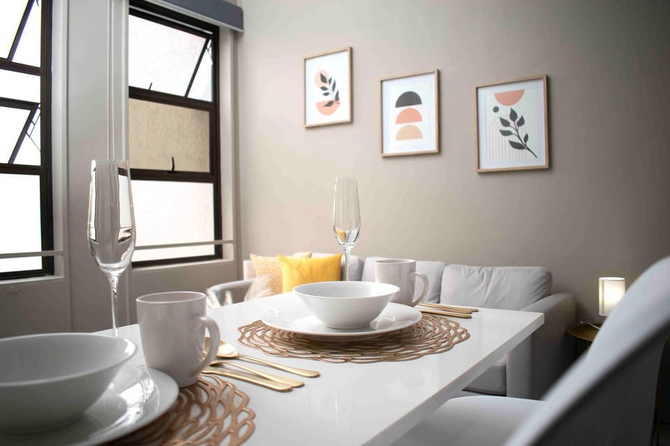 Luxury Rosebank Apartment walk to mall & Gautrain station Apartment in Johannesburg