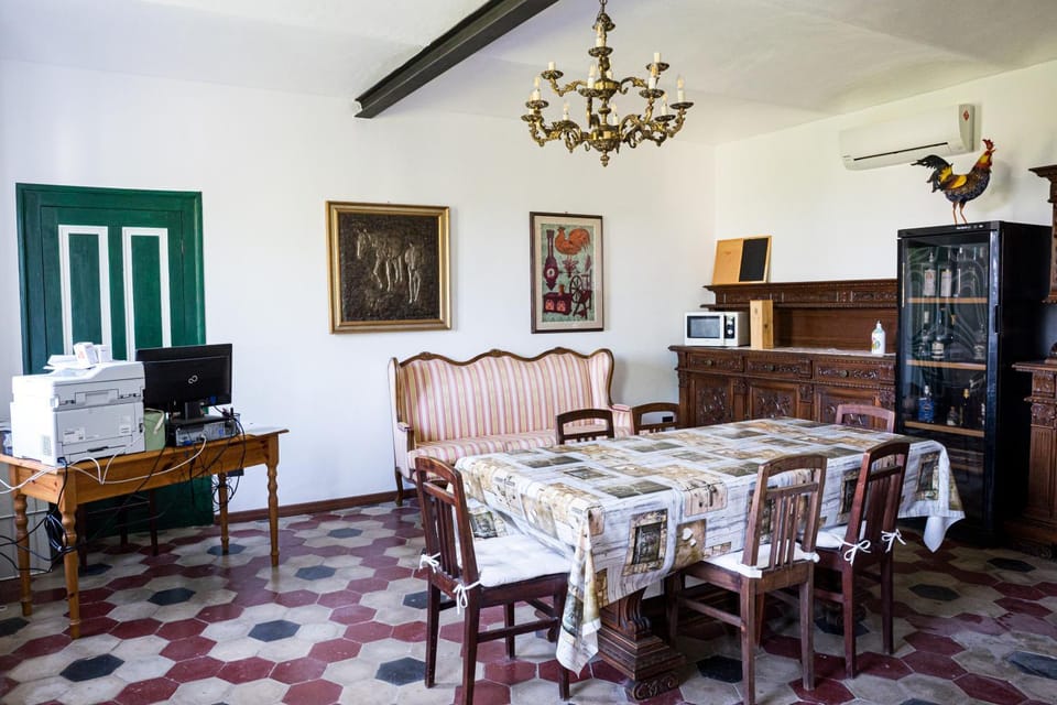 Seating area, Breakfast