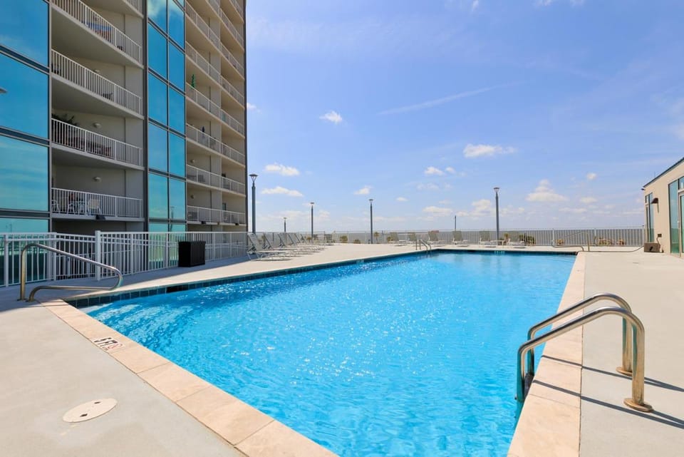 Luxury Romantic 2BR Beachfront Condo with Jet Tub, Ocean View Balcony on Boardwalk Apartment in Biloxi
