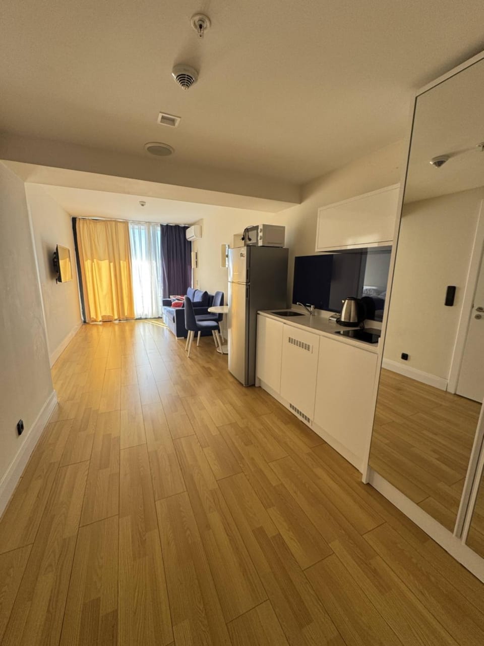 TV and multimedia, Kitchen or kitchenette, Dining area, stove