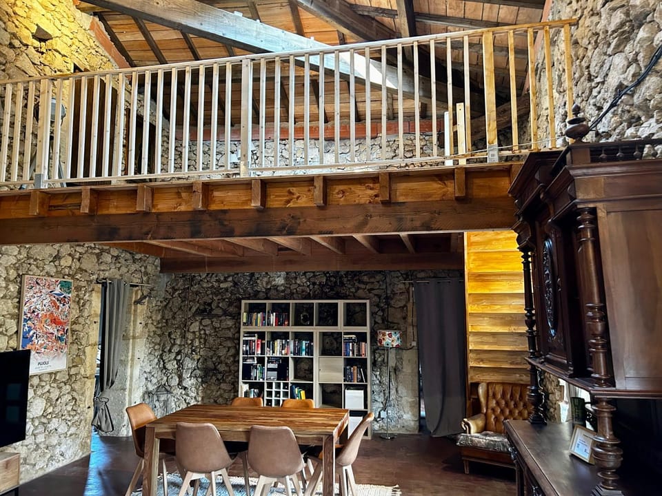 Living room, Seating area, Dining area, Food, Lunch, Lunch, Dinner, Dinner