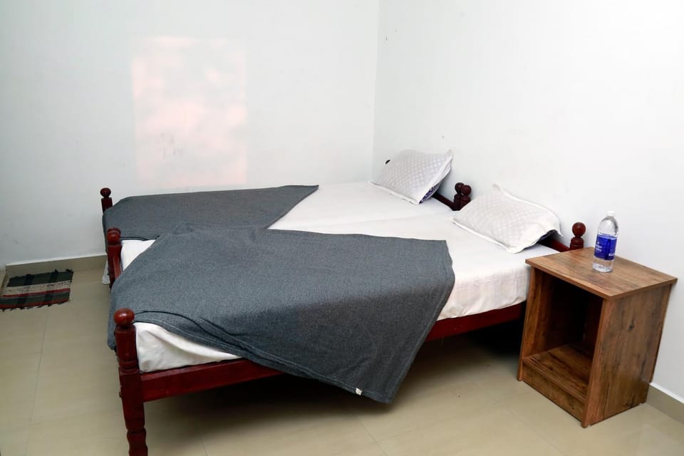 AKR Tourist Home Hotel in Kochi