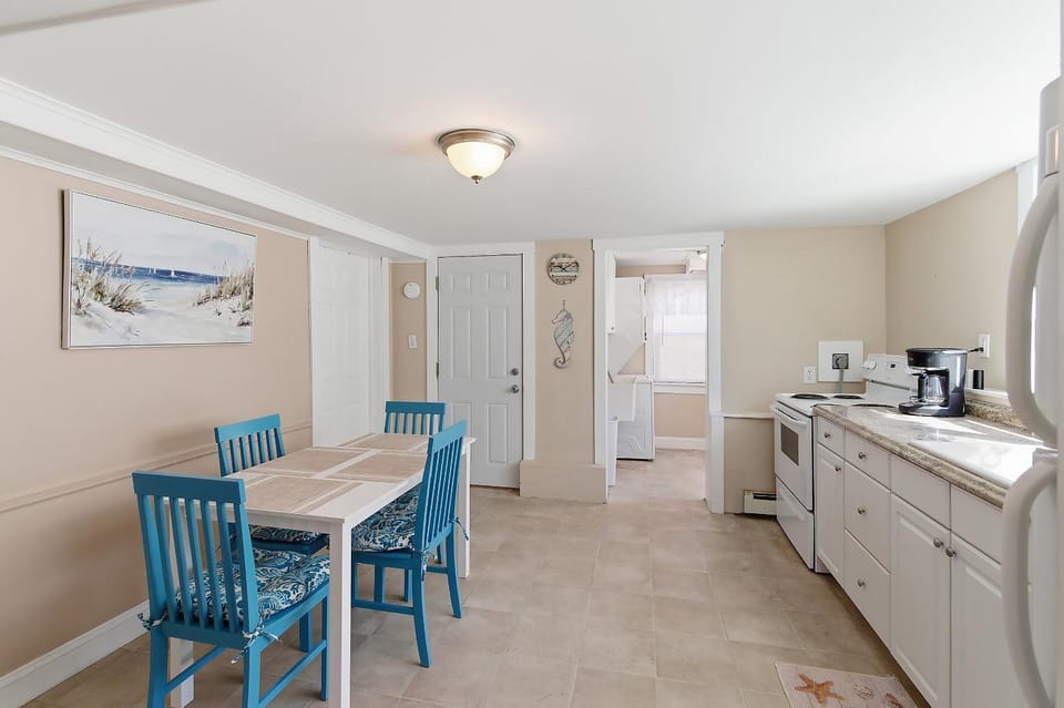 Seaside Park Spacious 6 Bedroom 3 baths Ocean Block House 8 Beach Badges 4 Car private parking House in Seaside Park