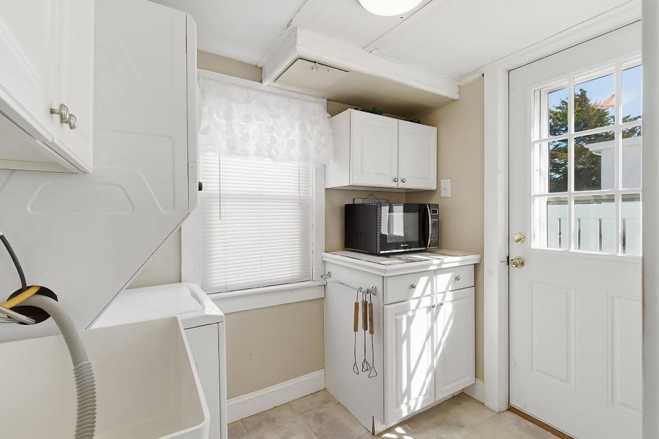 Seaside Park Spacious 6 Bedroom 3 baths Ocean Block House 8 Beach Badges 4 Car private parking House in Seaside Park