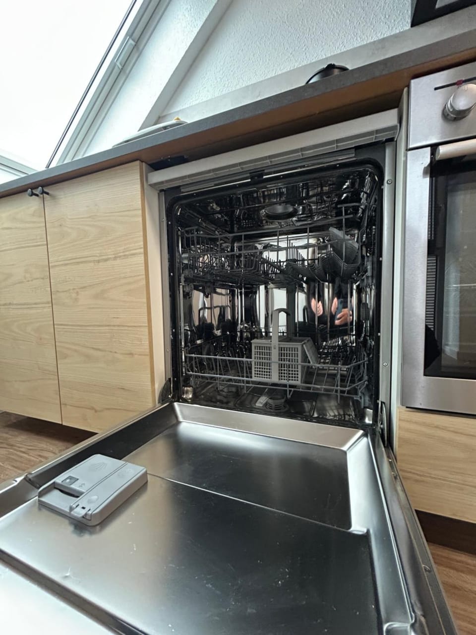 Kitchen or kitchenette, dishwasher