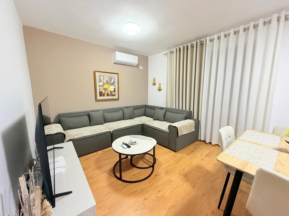 Cozy Central 2 Bedroom Apartment in Myslym Shyri Apartment in Tirana