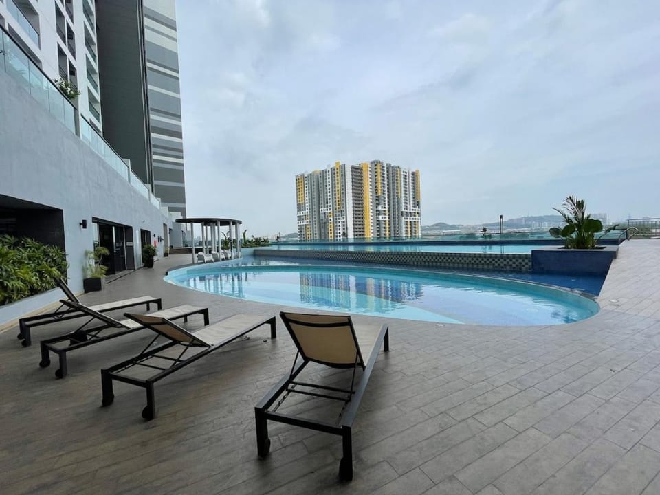 Corner Unit, Great Privacy, Designer Studio with Wi-Fi, Netflix, 1 Parking Space Apartment in Negeri Sembilan, Malaysia