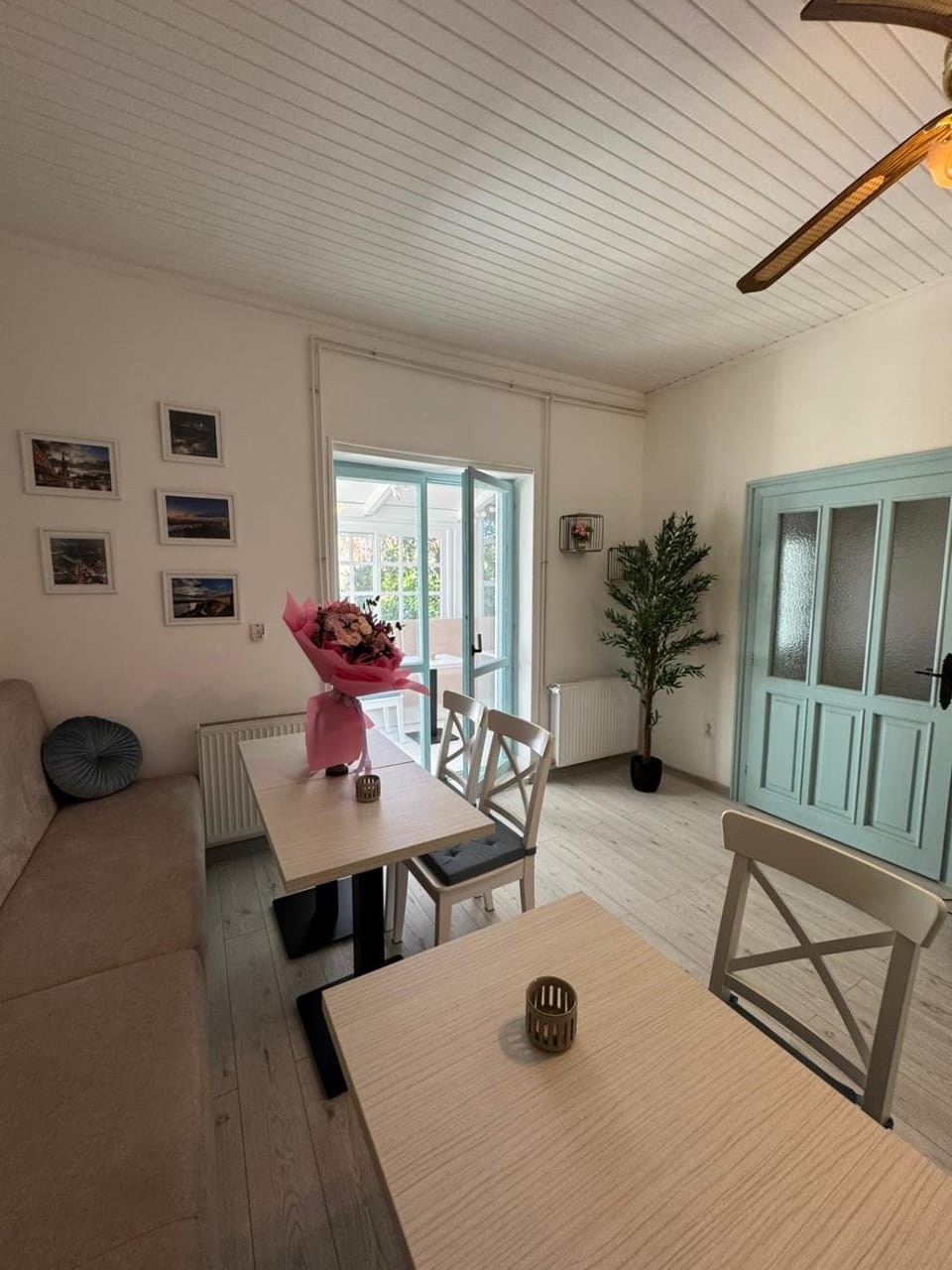 Seating area, Dining area