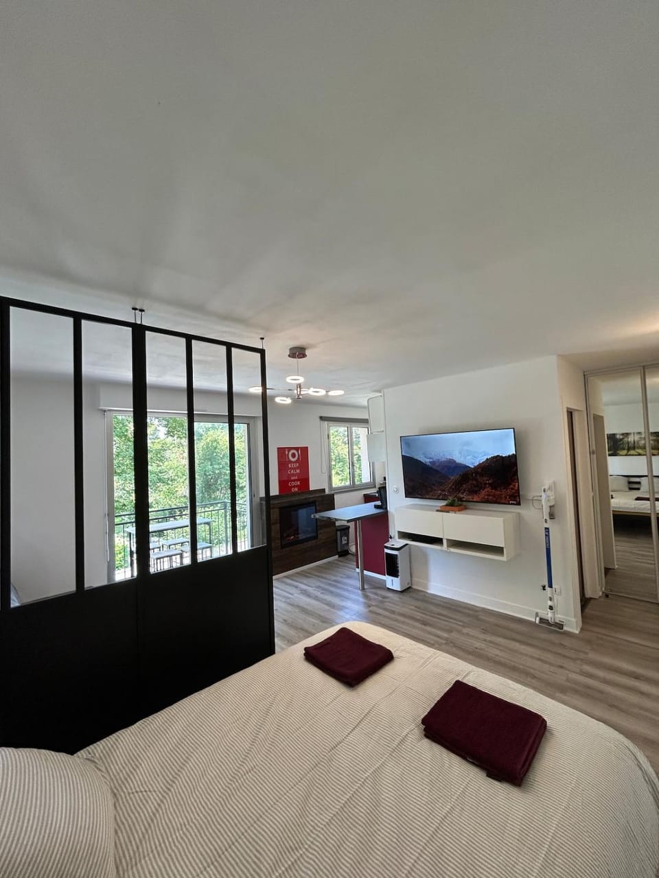 Bed, TV and multimedia