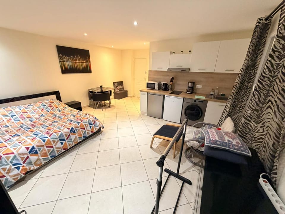 STUDIO Confort Apartment in Corbeil-Essonnes