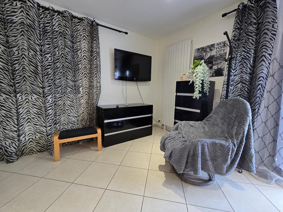STUDIO Confort Clim 20min Orly-45min Paris Disney Apartment in Corbeil-Essonnes