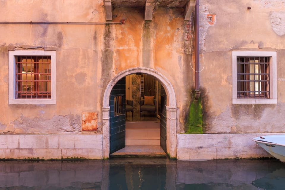 Property building, Facade/entrance