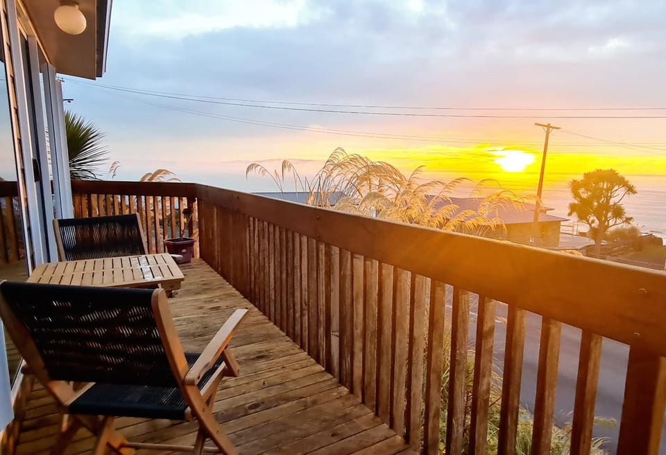 Balcony/Terrace, Seating area, Sea view, Sunrise