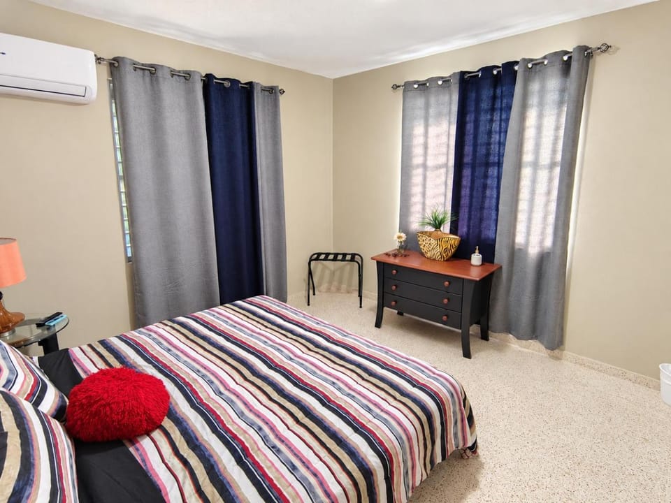 Casa Las Crobas, Walk to the beach! House in Fajardo