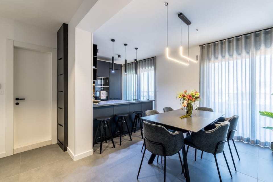 Dining area, kitchen