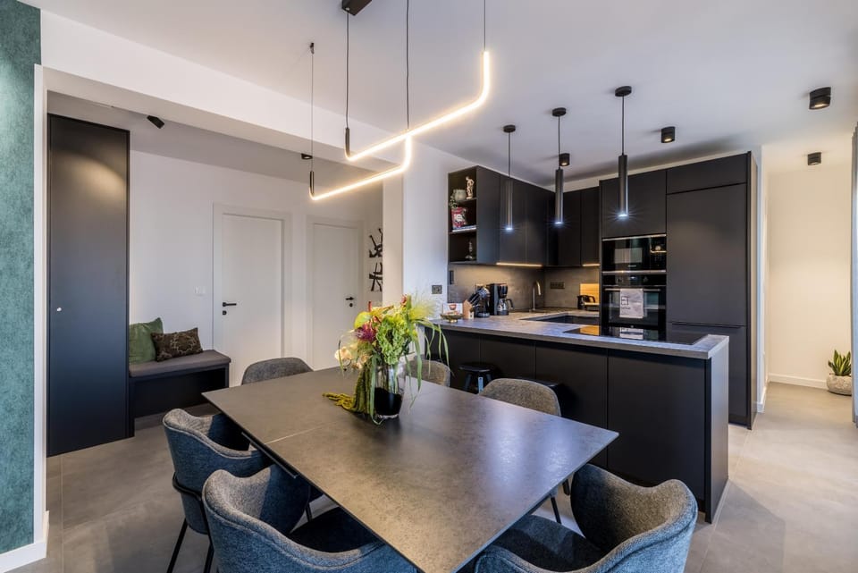 Dining area, kitchen
