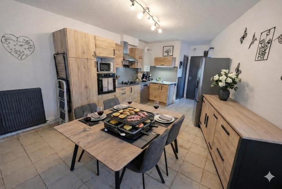 Dining area, dishwasher, oven, pet friendly, stove