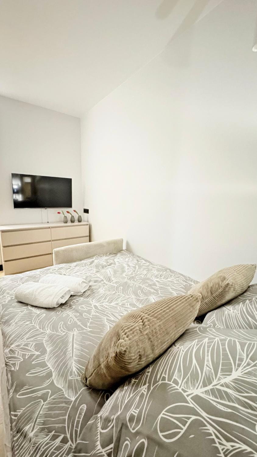 Communal lounge/ TV room, Bed, TV and multimedia