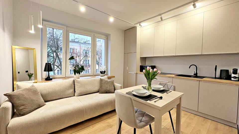 Coffee/tea facilities, Kitchen or kitchenette, Living room, Seating area, Dining area, stove