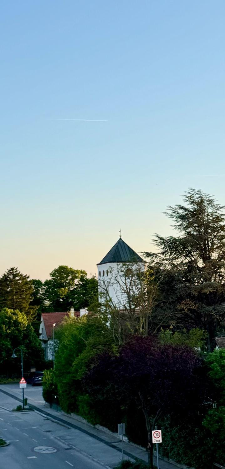 Property building, Day, Neighbourhood, Natural landscape, Mountain view