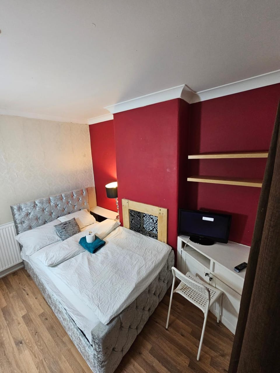 Cosy Deluxe Doubleroom in Central Dartford Bed and Breakfast in Dartford