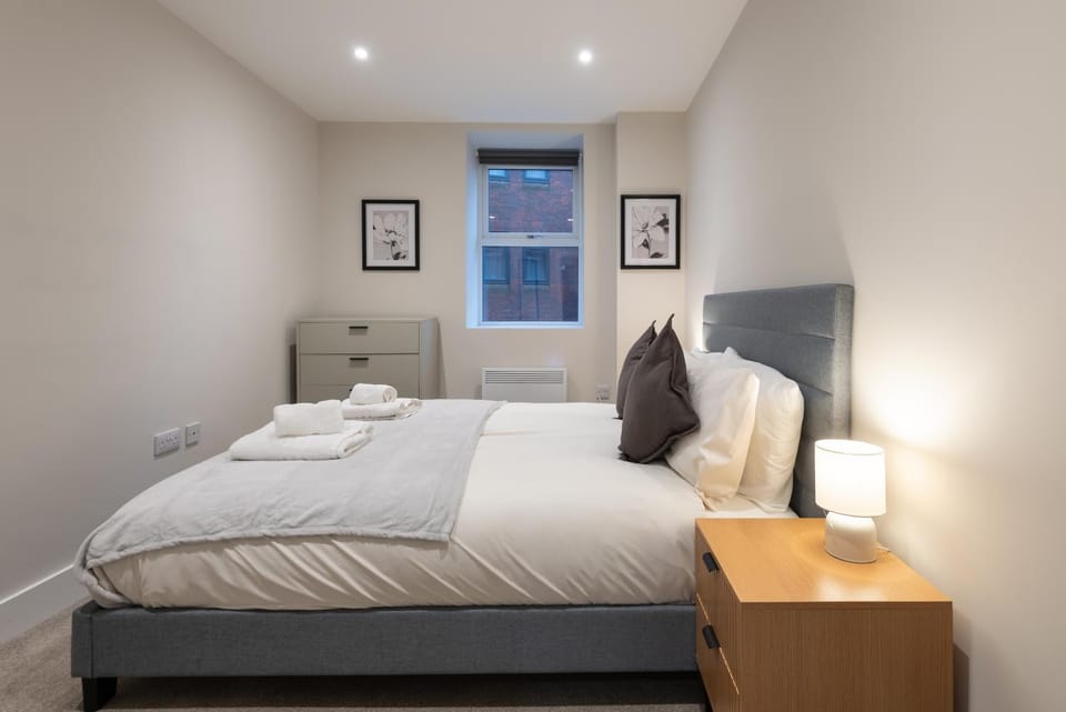 Bed, Bedroom, towels, towels