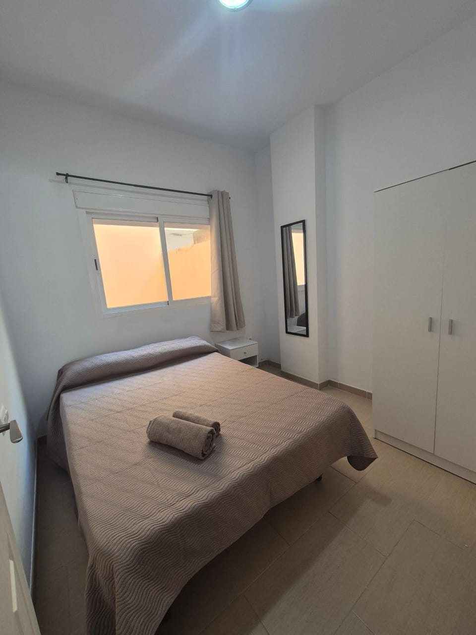 Photo of the whole room, Bedroom, wardrobe